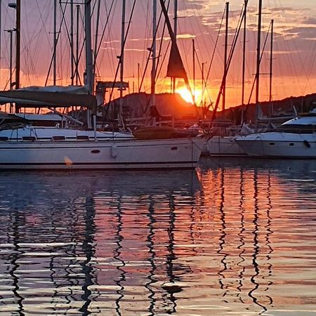 Porquerolles - Nuit Insolite A Bord Du Defi Fou Dış mekan fotoğraf