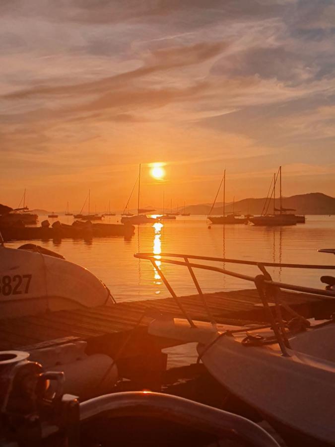 Porquerolles - Nuit Insolite A Bord Du Defi Fou Dış mekan fotoğraf