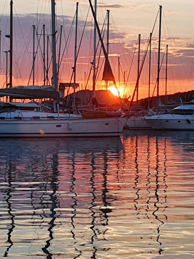 Porquerolles - Nuit Insolite A Bord Du Defi Fou Dış mekan fotoğraf